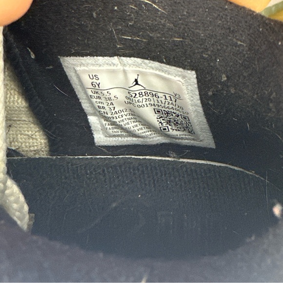 Jordan 11 Retro Low Legend Blue Size 6Y 528896-117 - Picture 6 of 6